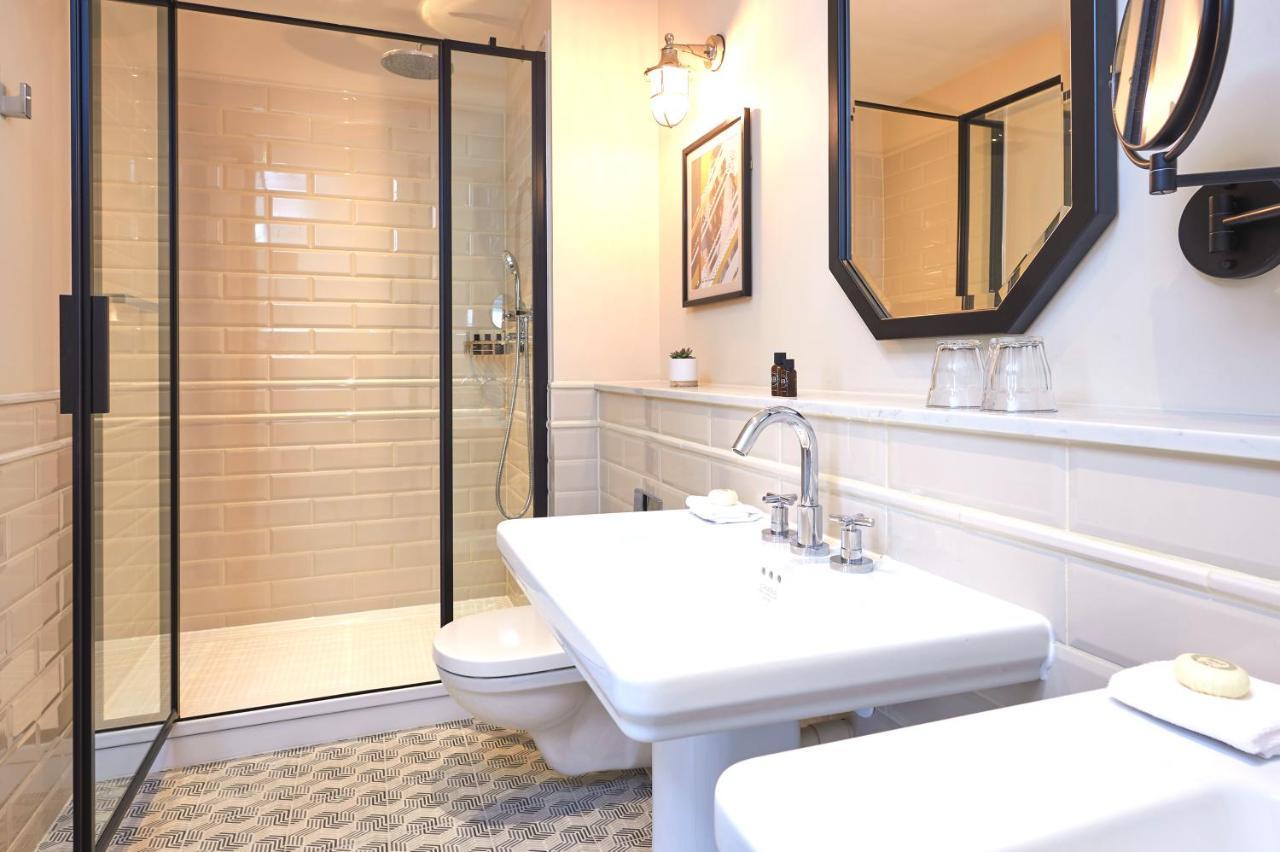 The Grand Hotel Birmingham Exterior foto A shower enclosure